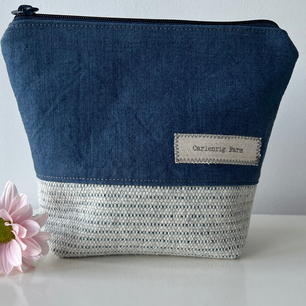 Linen and Tweed Zipped Bag