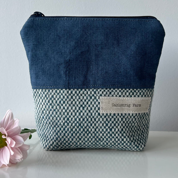 Linen and Tweed Zipped Bag
